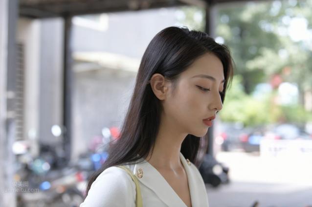 [魔鏡街拍] 137 街拍之白色制服美女