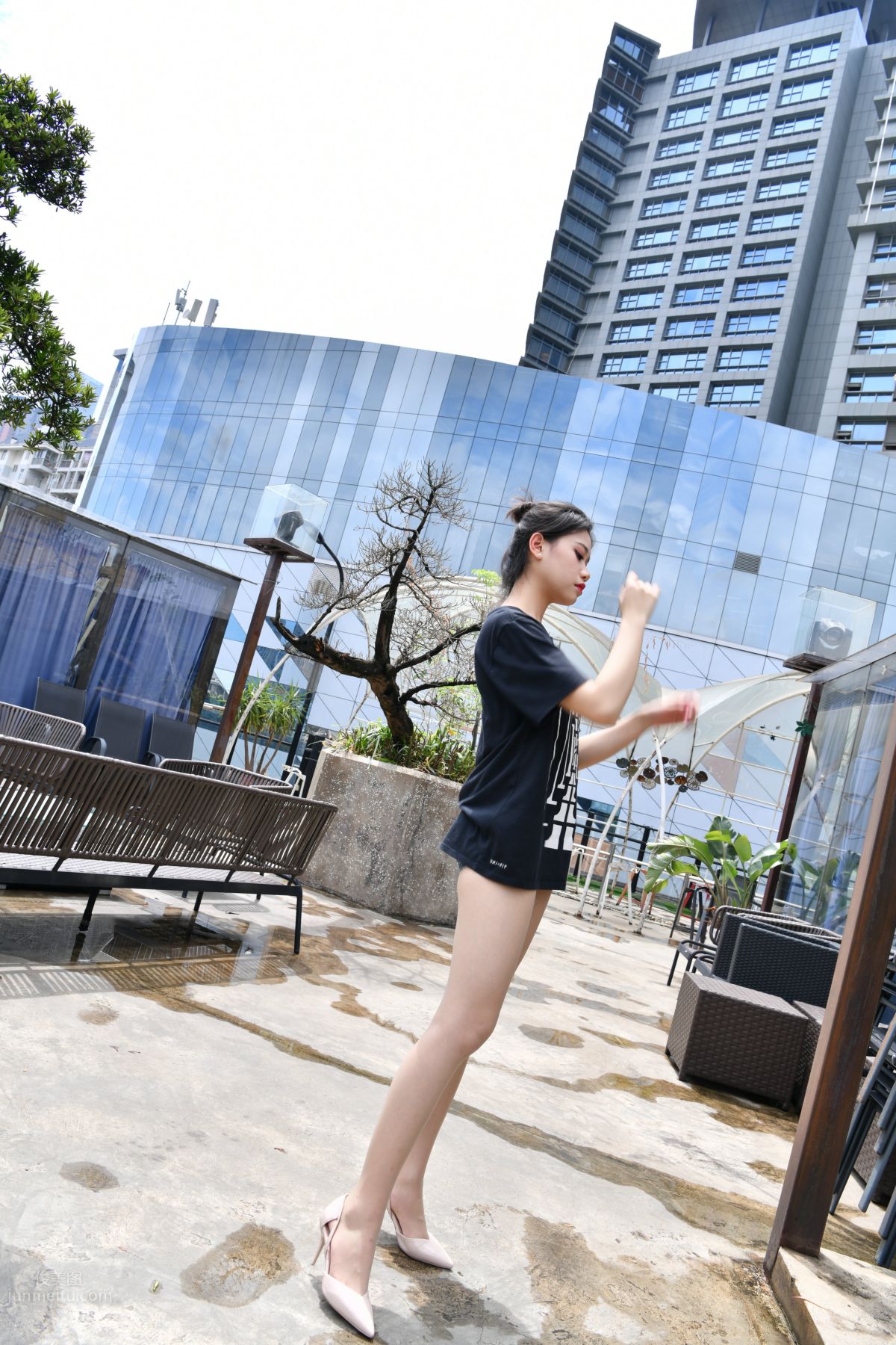 [魔鏡街拍] 144 戶外熱褲涼高美女 44