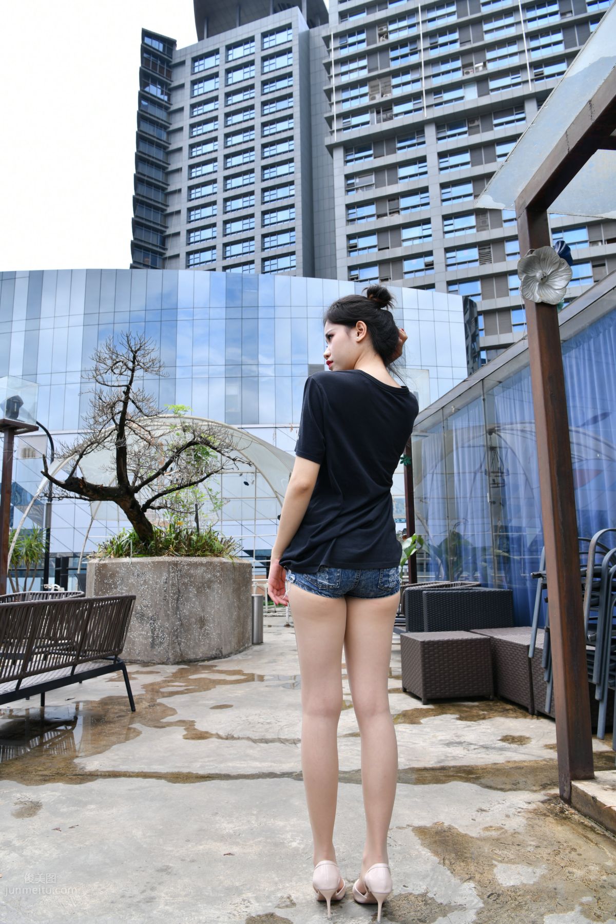 [魔鏡街拍] 144 戶外熱褲涼高美女 54