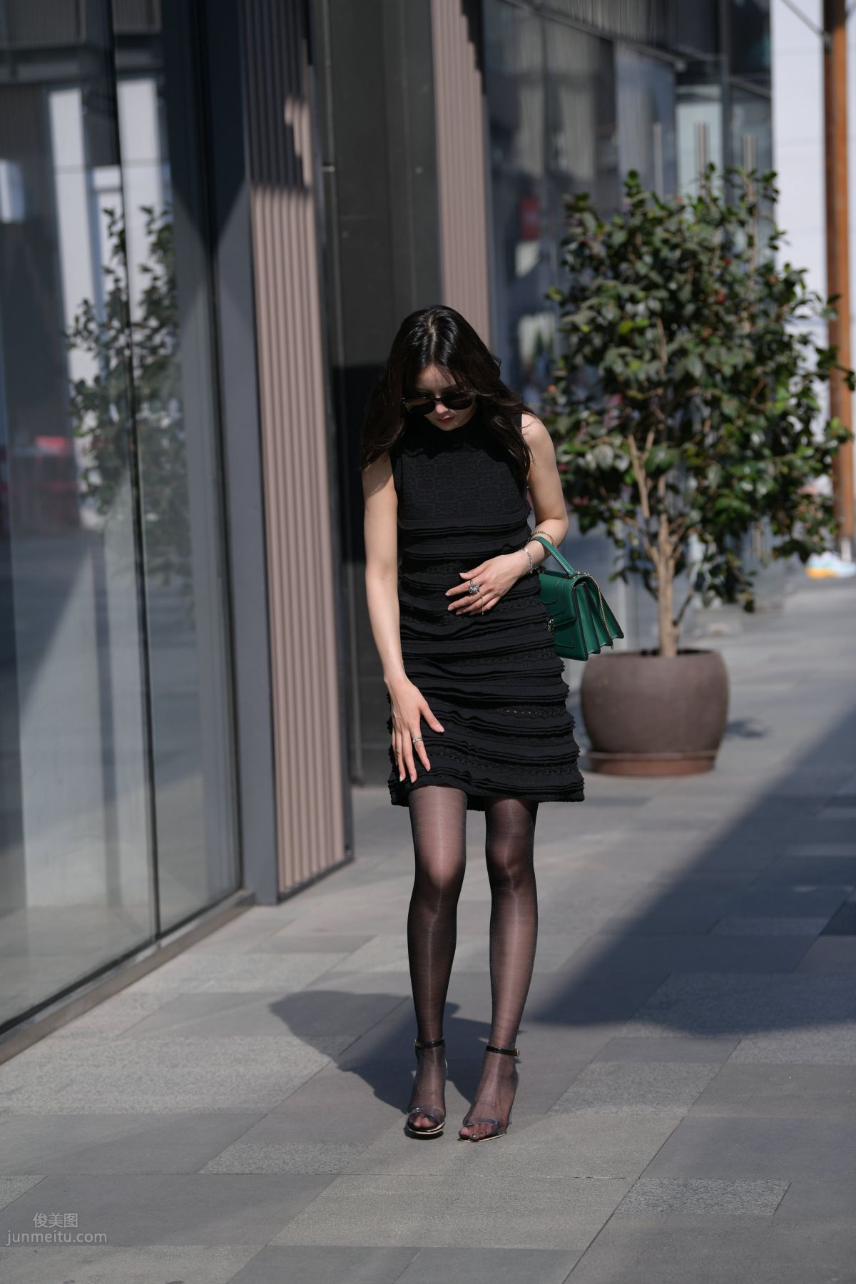 [Mojing Street] 145 Sexy Charming Black Dress Young Lady photo 3