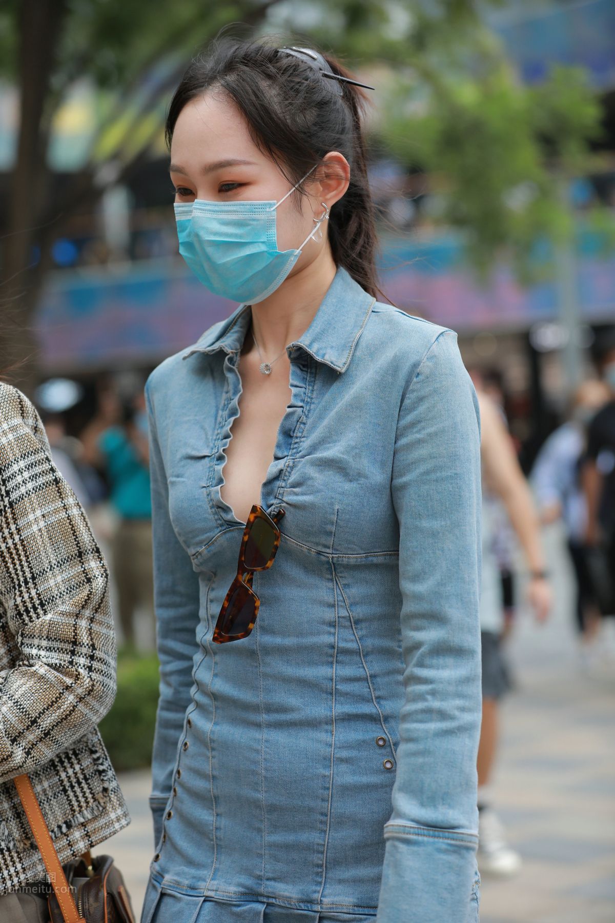 [魔鏡街拍] 147 長腿小姐姐 17