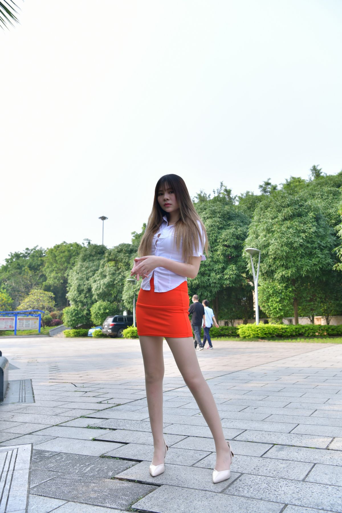 [Mojing Street] 150 Extremely Tempting Mature Woman in Red Bodycon Mini Skirt photo 2