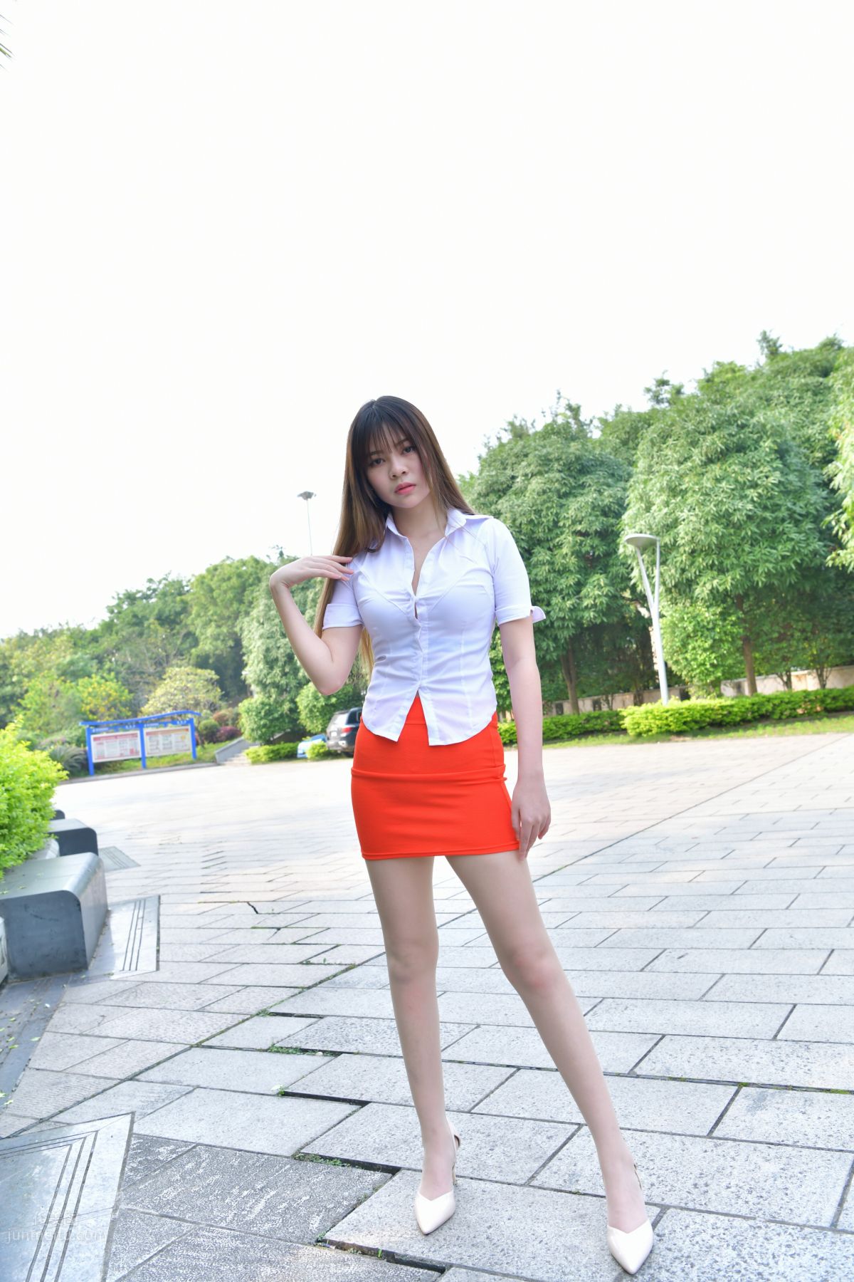 [Mojing Street] 150 Extremely Tempting Mature Woman in Red Bodycon Mini Skirt photo 14