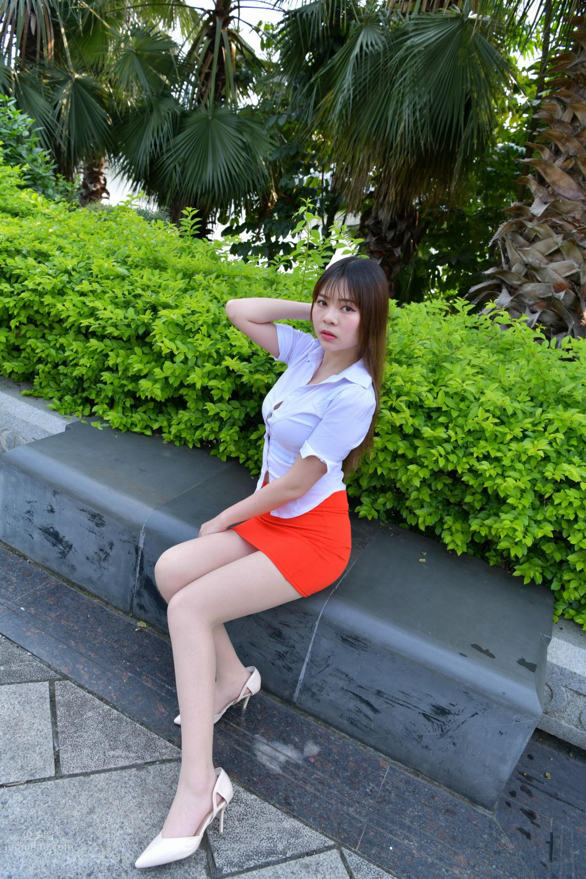[Mojing Street] 150 Extremely Tempting Mature Woman in Red Bodycon Mini Skirt photo 53