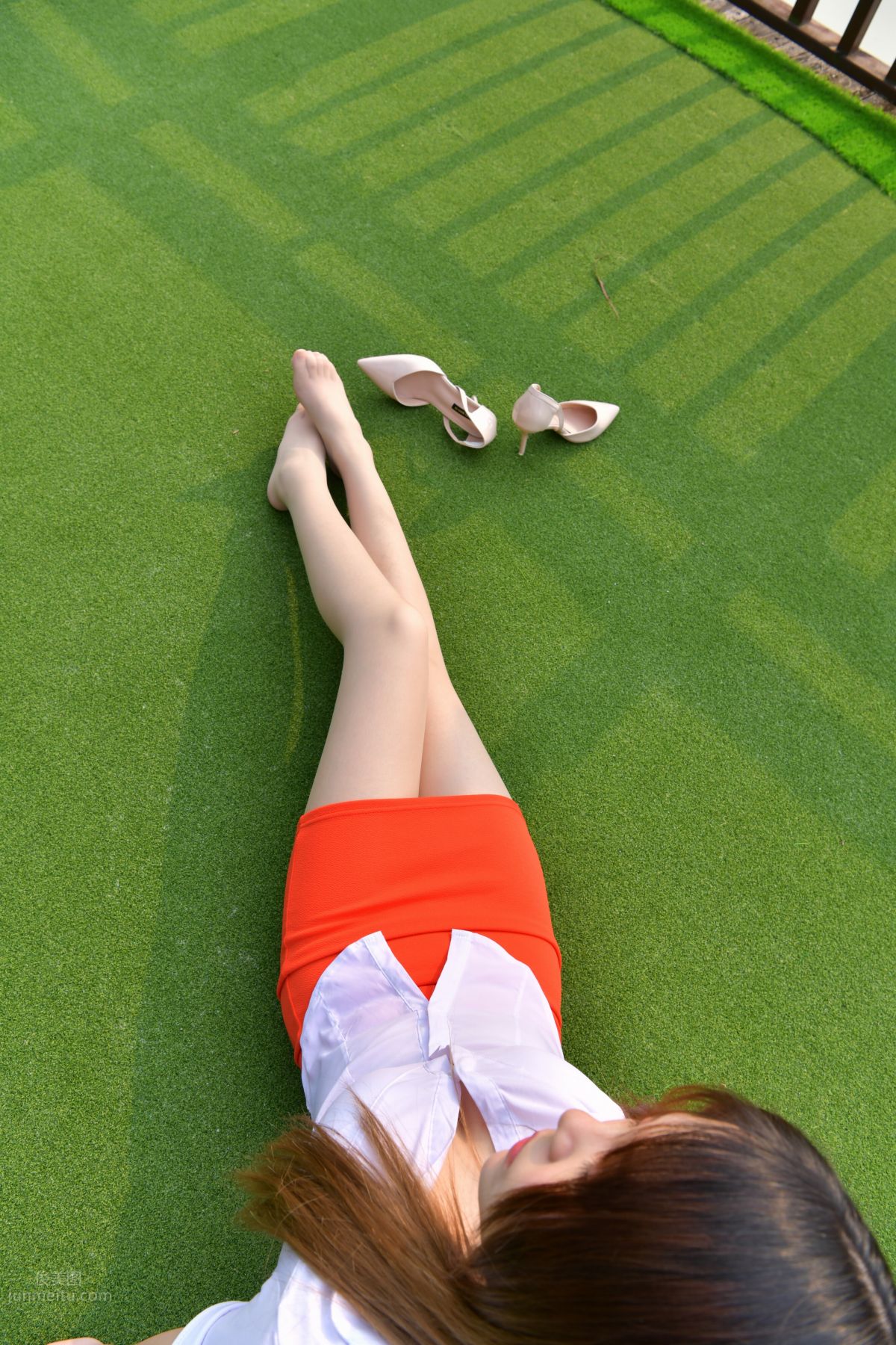 [Mojing Street] 150 Extremely Tempting Mature Woman in Red Bodycon Mini Skirt photo 246