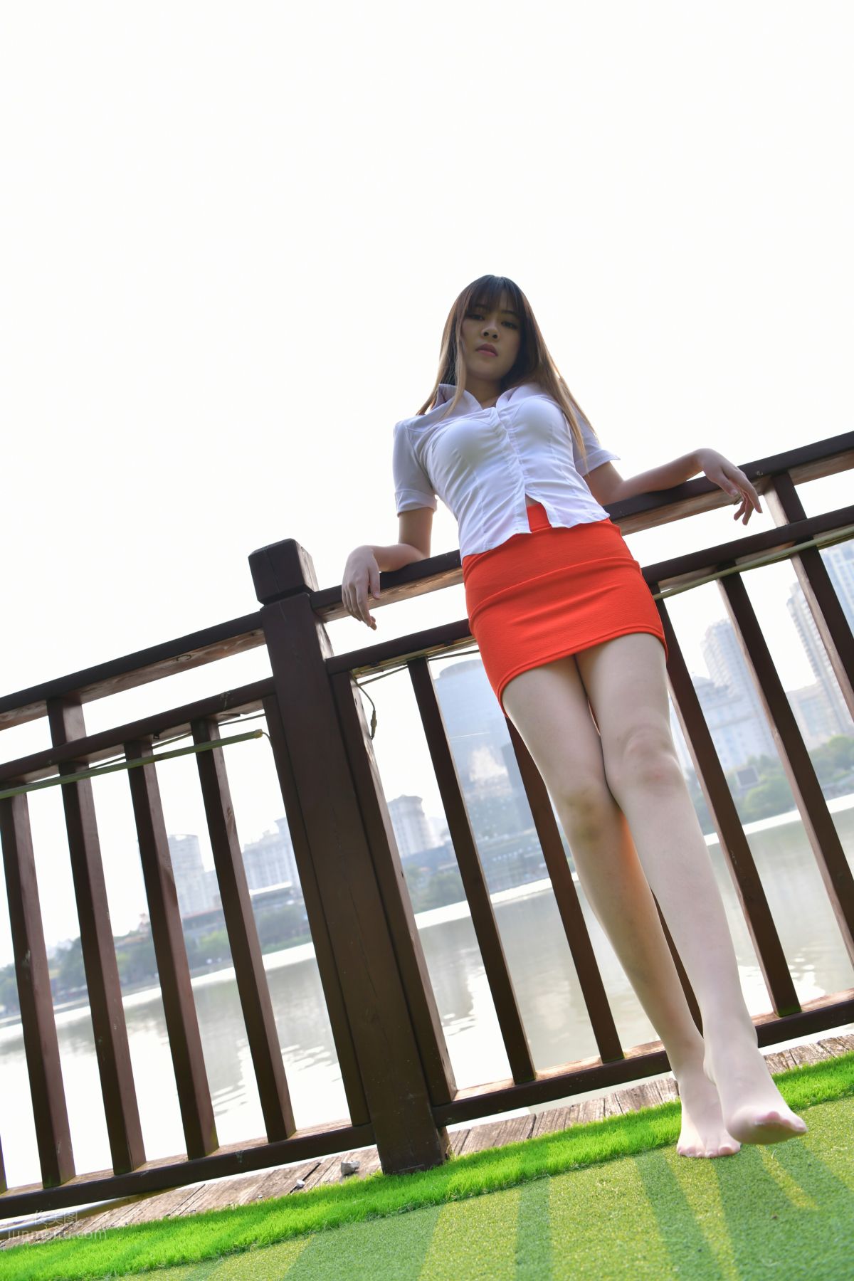 [Mojing Street] 150 Extremely Tempting Mature Woman in Red Bodycon Mini Skirt photo 258