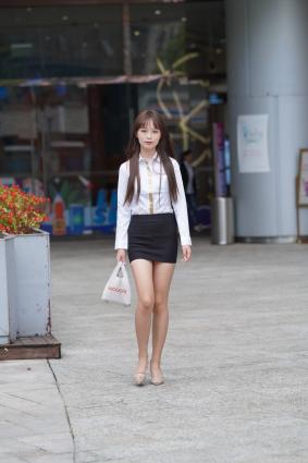 [魔鏡街拍] 151 制服長腿美女 