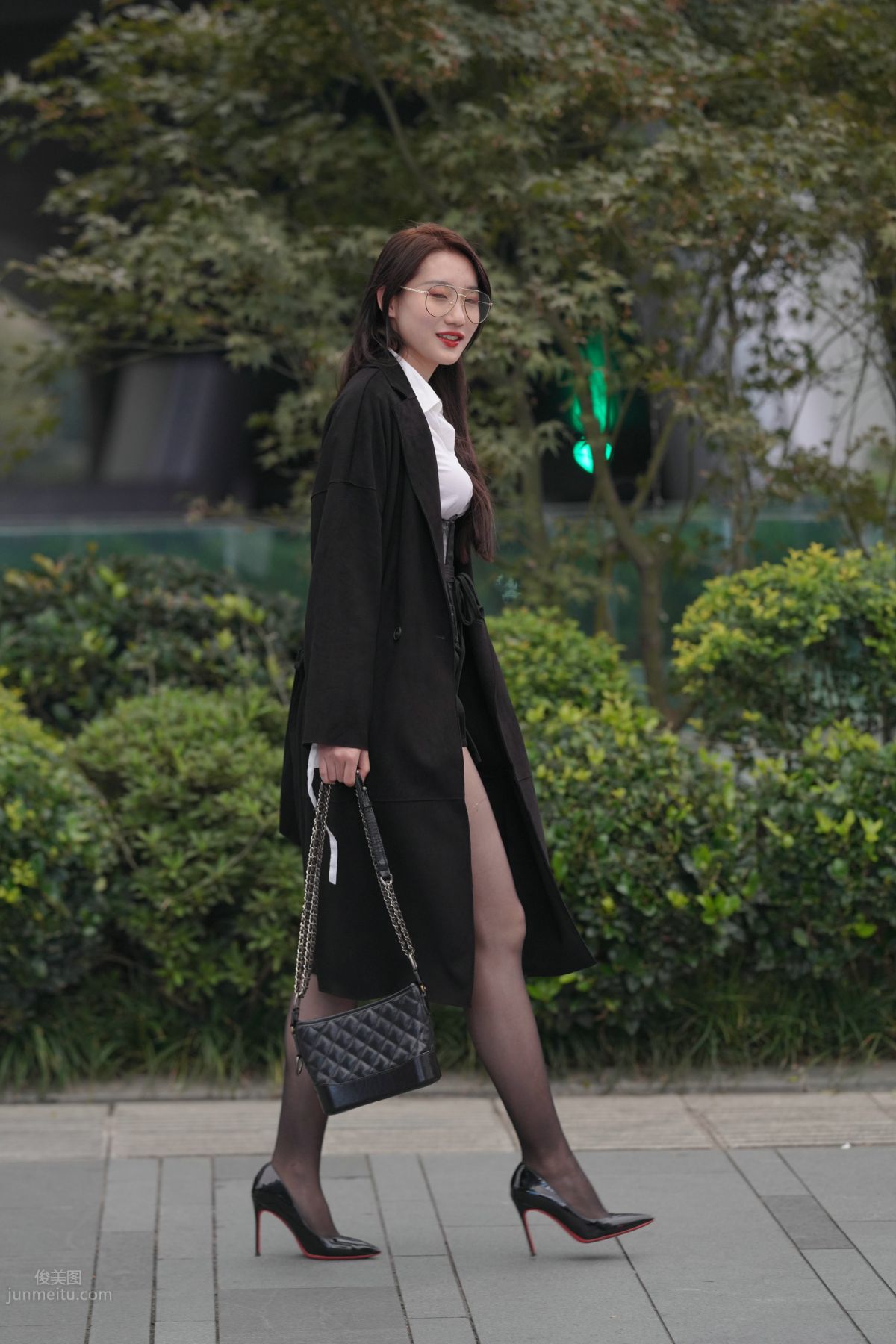 魔鏡街拍 NO.160 黑絲大長腿 9