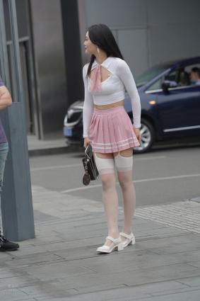 魔鏡街拍 NO.161 街拍白絲吊帶襪美女 